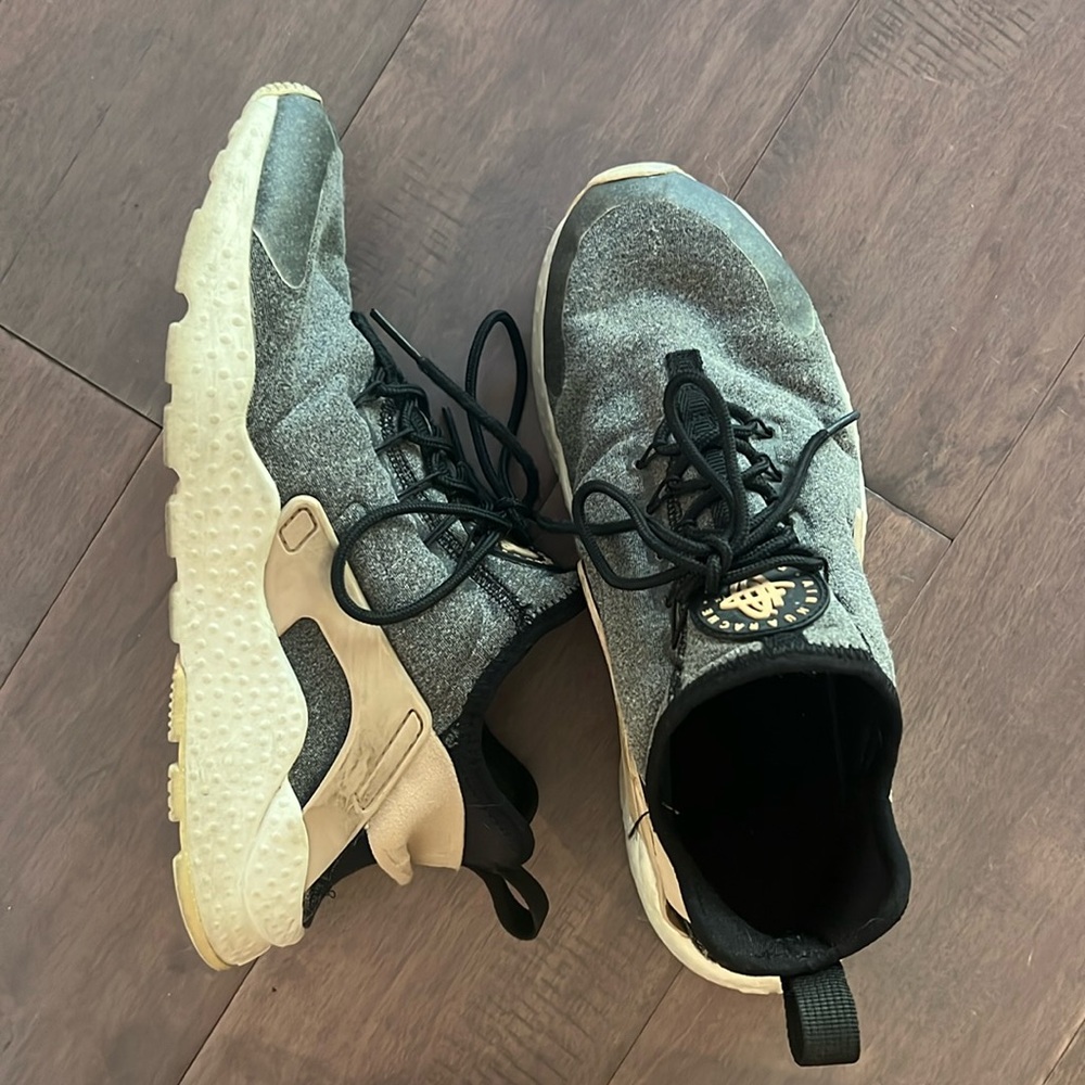 Nike Air Hurache Shoes. Black, gray and cream.